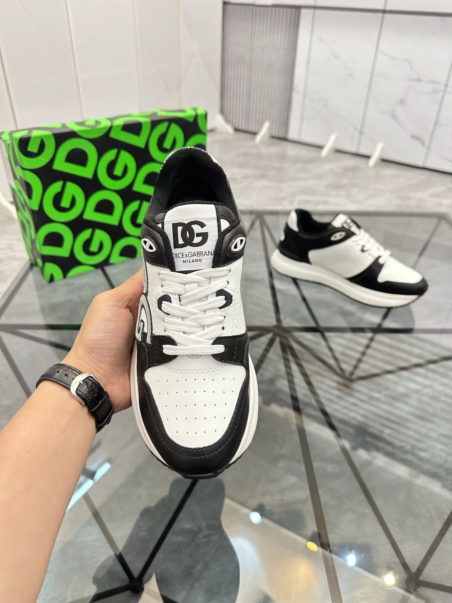 Men's shoes: 💰P500¥ Product trademark: DG "Dolce & Gabbana*" low-top sneakers Regular size: 38-44 (can be customized to 45.46.) Product materials: Upper imported cowhide stitching original material, breathable lining, original outsole. Number: 803